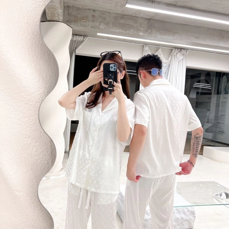 Louis Vuitton Nightwear Fashionable 269056