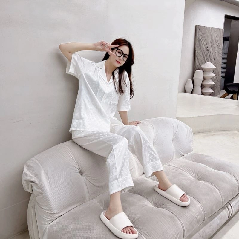 Louis Vuitton Nightwear Fashionable 269056