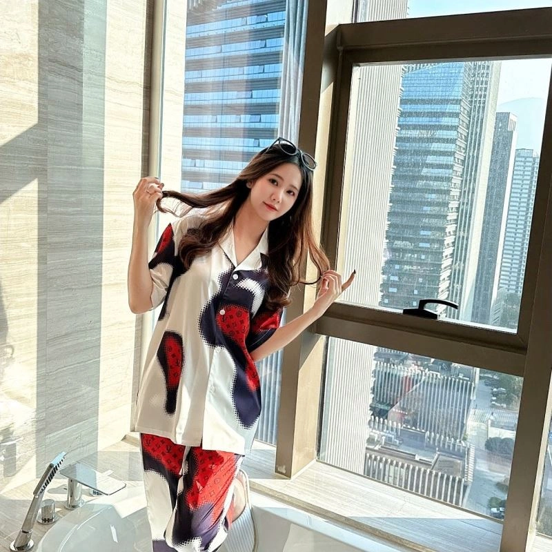 Louis Vuitton Nightwear Chic 269057