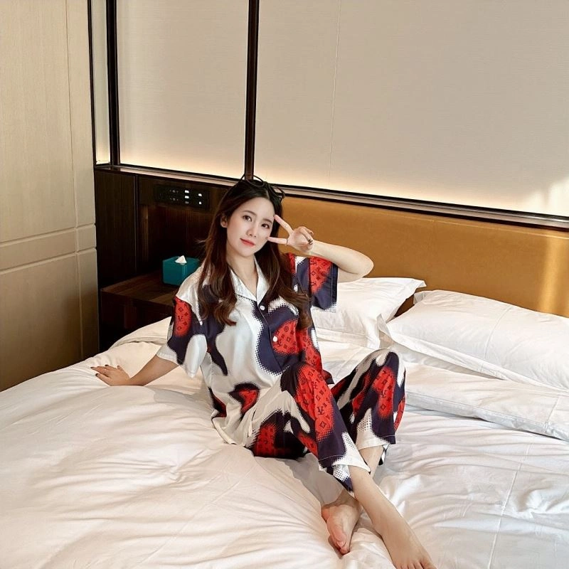 Louis Vuitton Nightwear Chic 269057