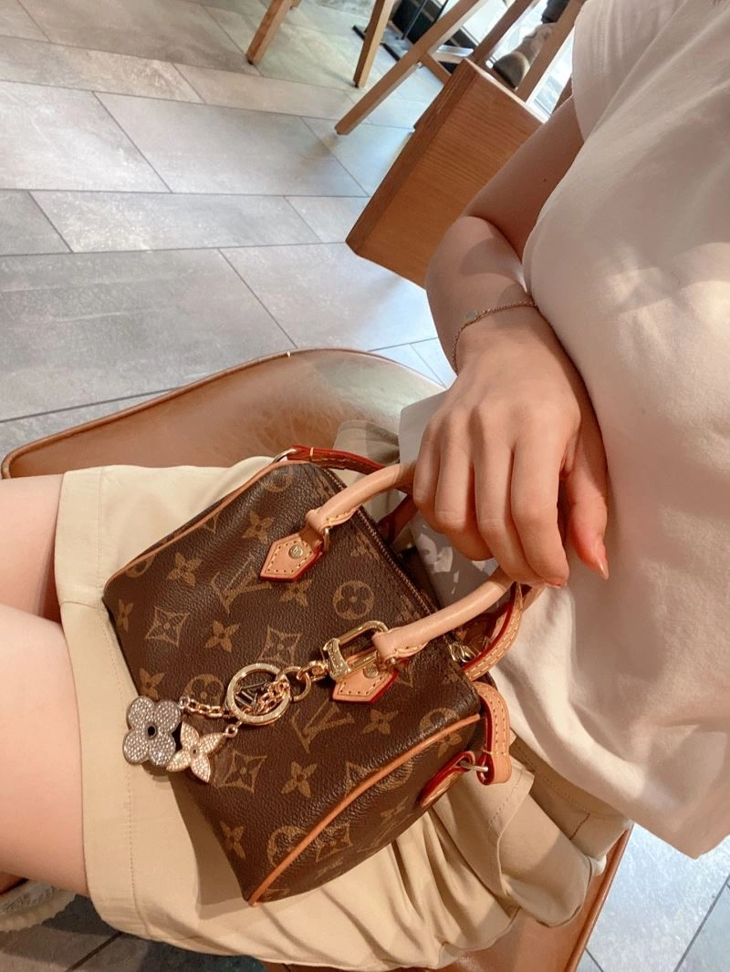 Louis Vuitton Ornaments Unisex 269837