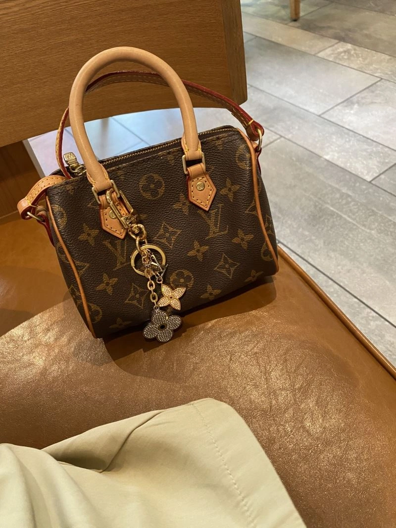 Louis Vuitton Ornaments Unisex 269837