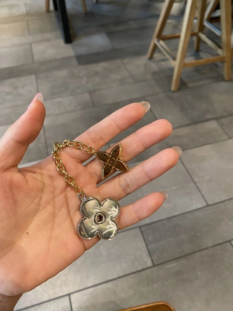 Louis Vuitton Ornaments Unisex 269837