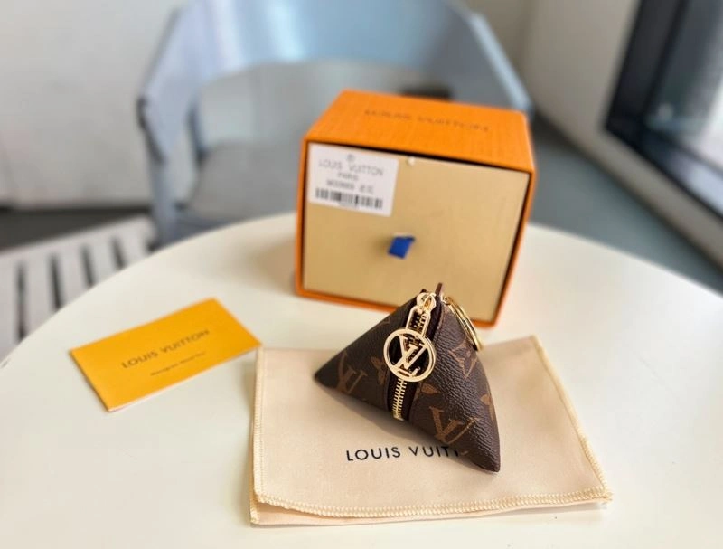 Louis Vuitton Ornaments Minimalist 269846