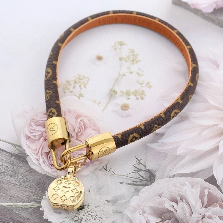 Sleek Louis Vuitton Ornaments 269512