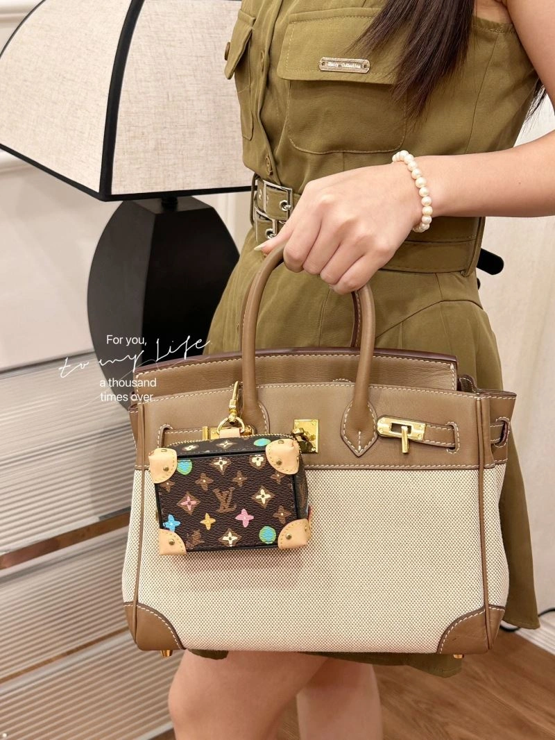 Resilient Louis Vuitton Ornaments 270328