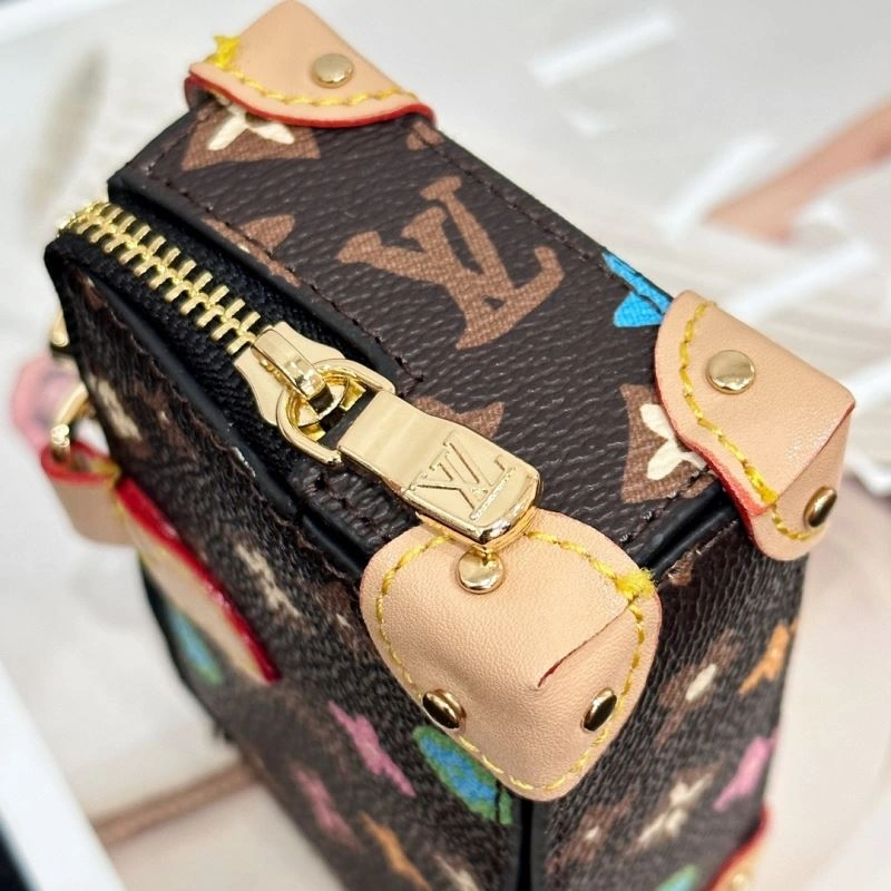 Resilient Louis Vuitton Ornaments 270328
