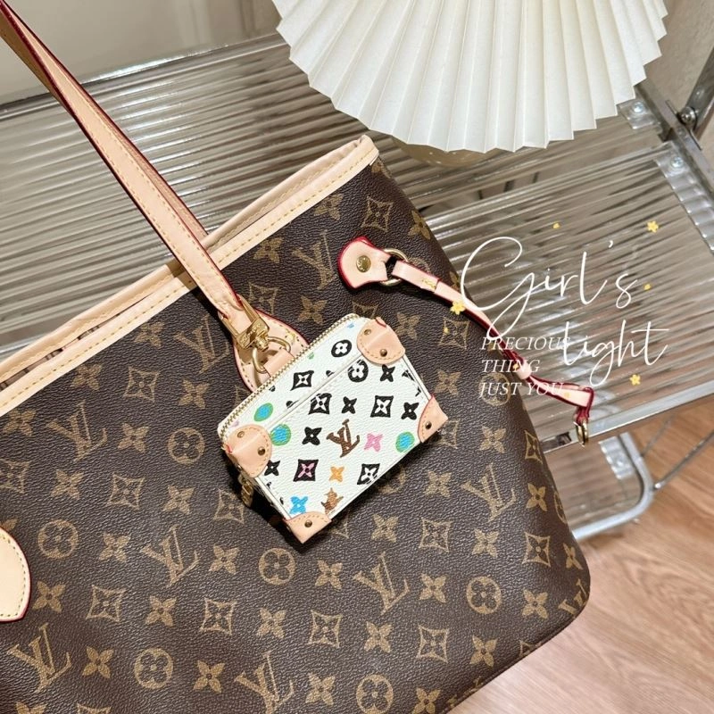 Louis Vuitton Ornaments Practical 270317