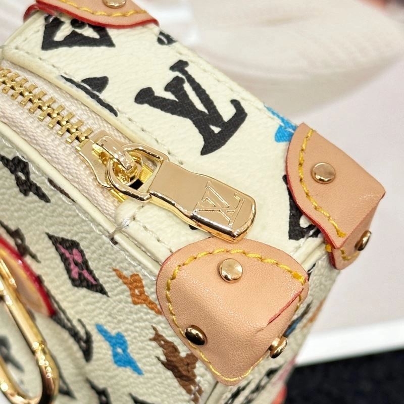 Louis Vuitton Ornaments Practical 270317