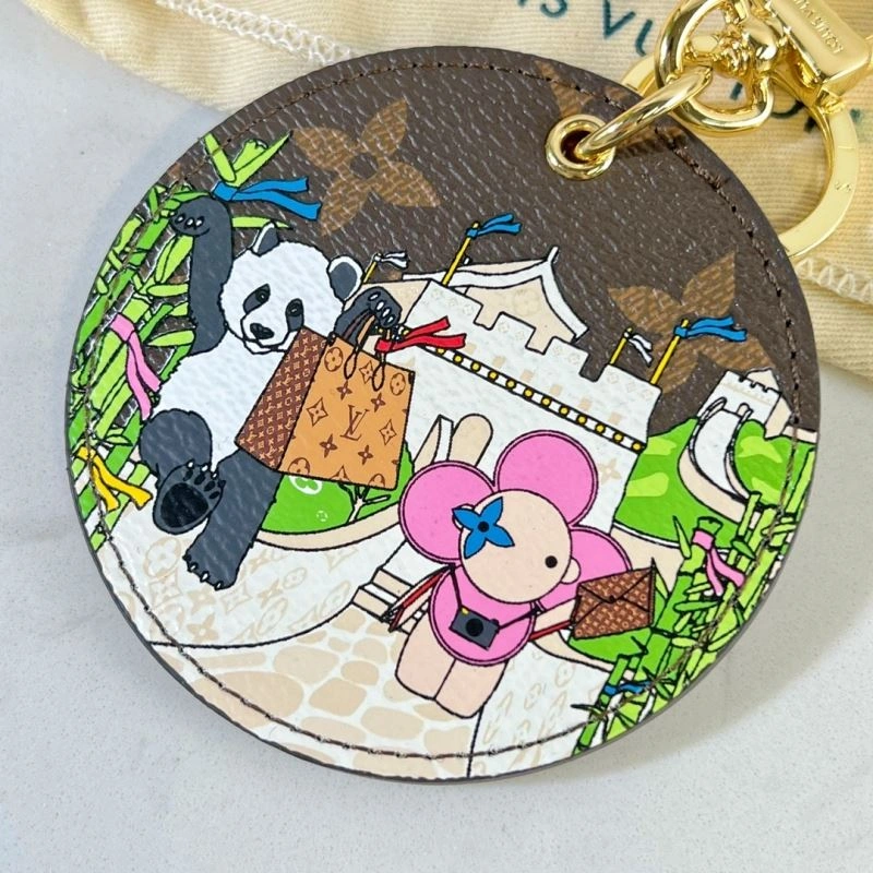 Compact Louis Vuitton Ornaments 269938