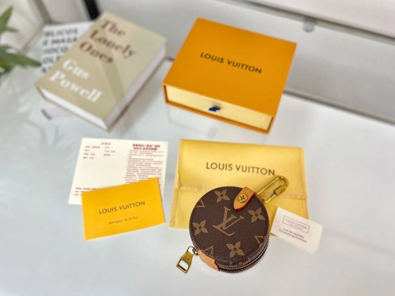 Louis Vuitton Ornaments Sleek 269936