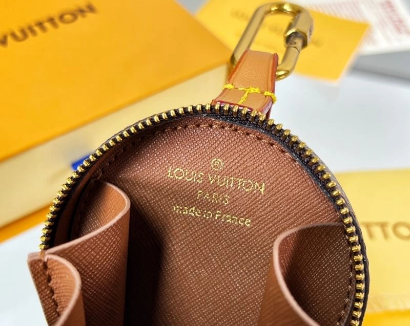 Louis Vuitton Ornaments Sleek 269936