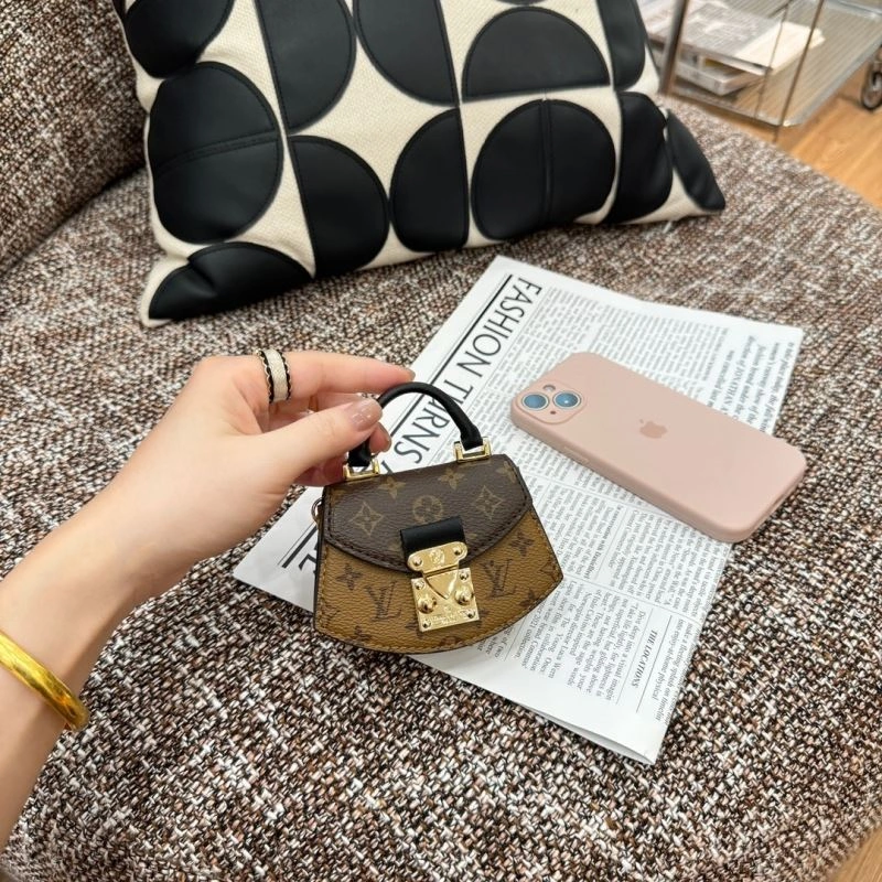 Louis Vuitton Ornaments Effortless 269898