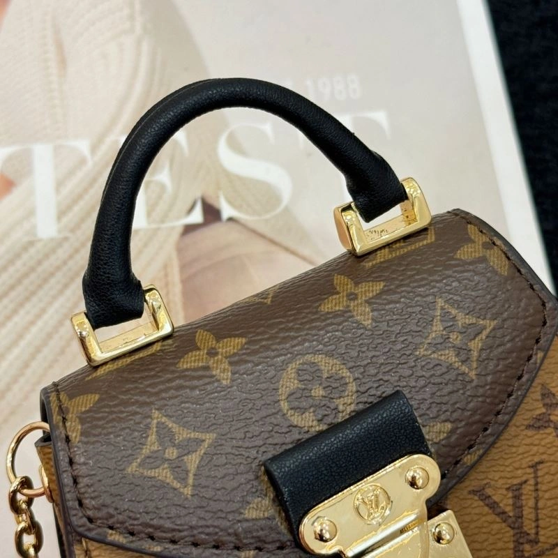 Louis Vuitton Ornaments Effortless 269898