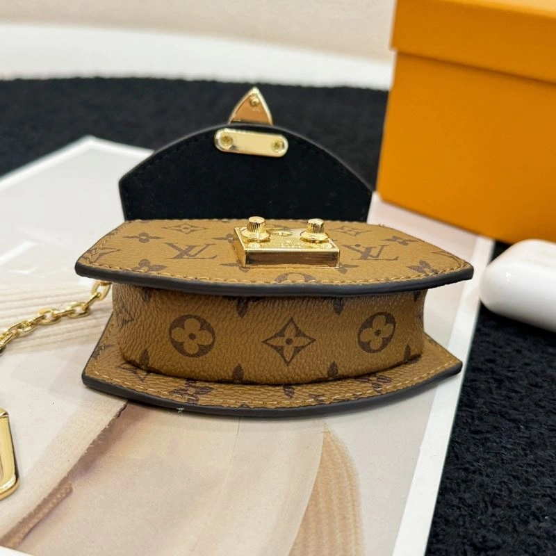 Louis Vuitton Ornaments Effortless 269898