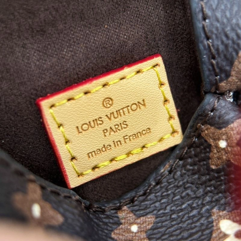 Sporty Louis Vuitton Ornaments 269905