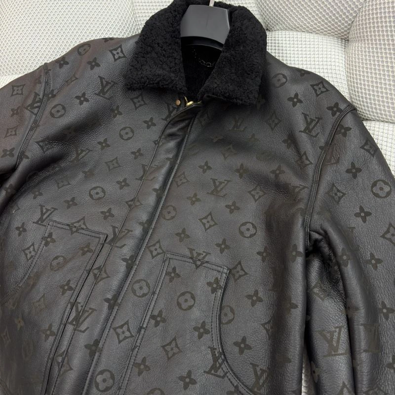Comfortable Louis Vuitton Outwear 138842