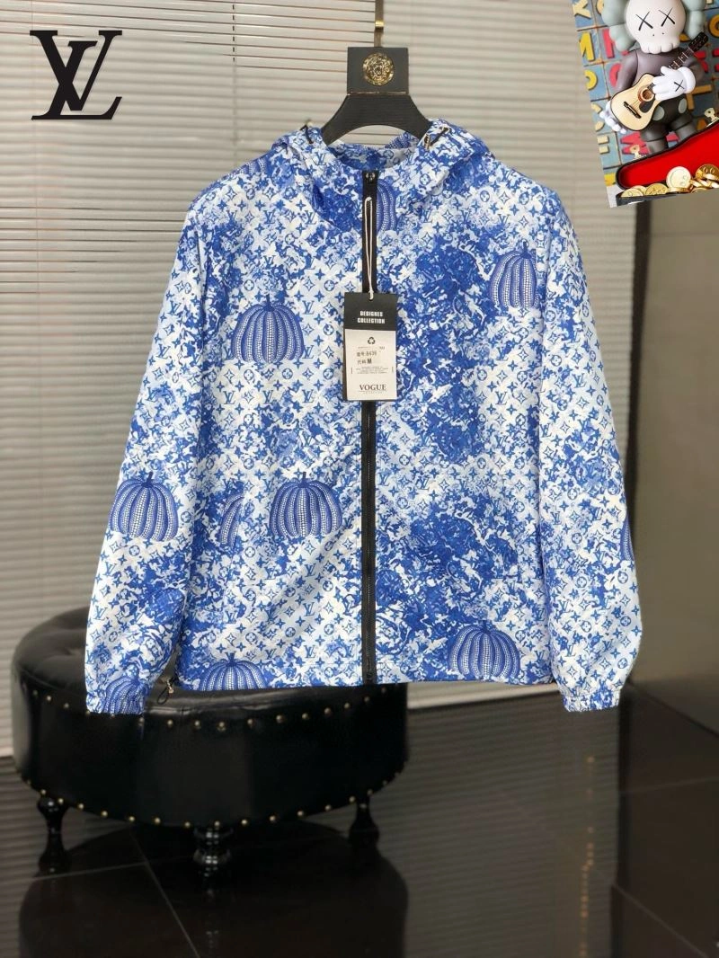 Unisex Louis Vuitton Outwear 132096