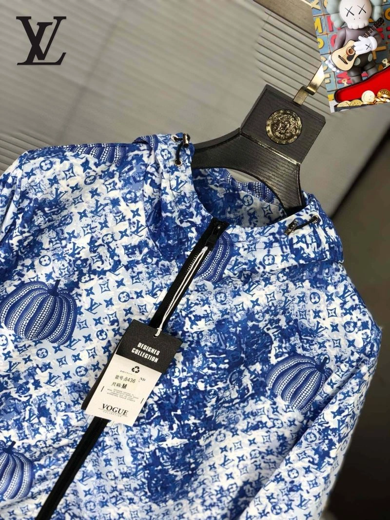 Unisex Louis Vuitton Outwear 132096