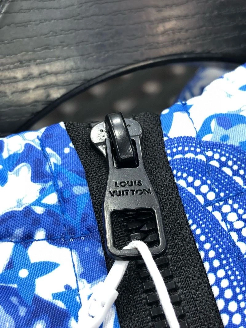 Unisex Louis Vuitton Outwear 132096
