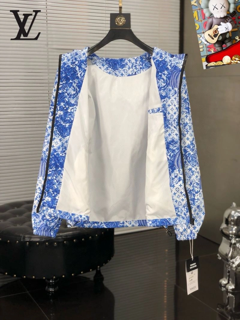 Unisex Louis Vuitton Outwear 132096