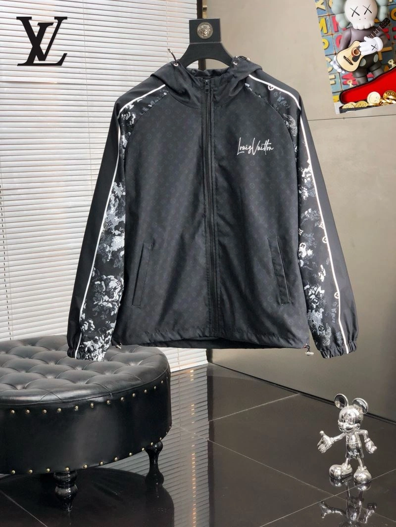 Louis Vuitton Outwear Sporty 132089