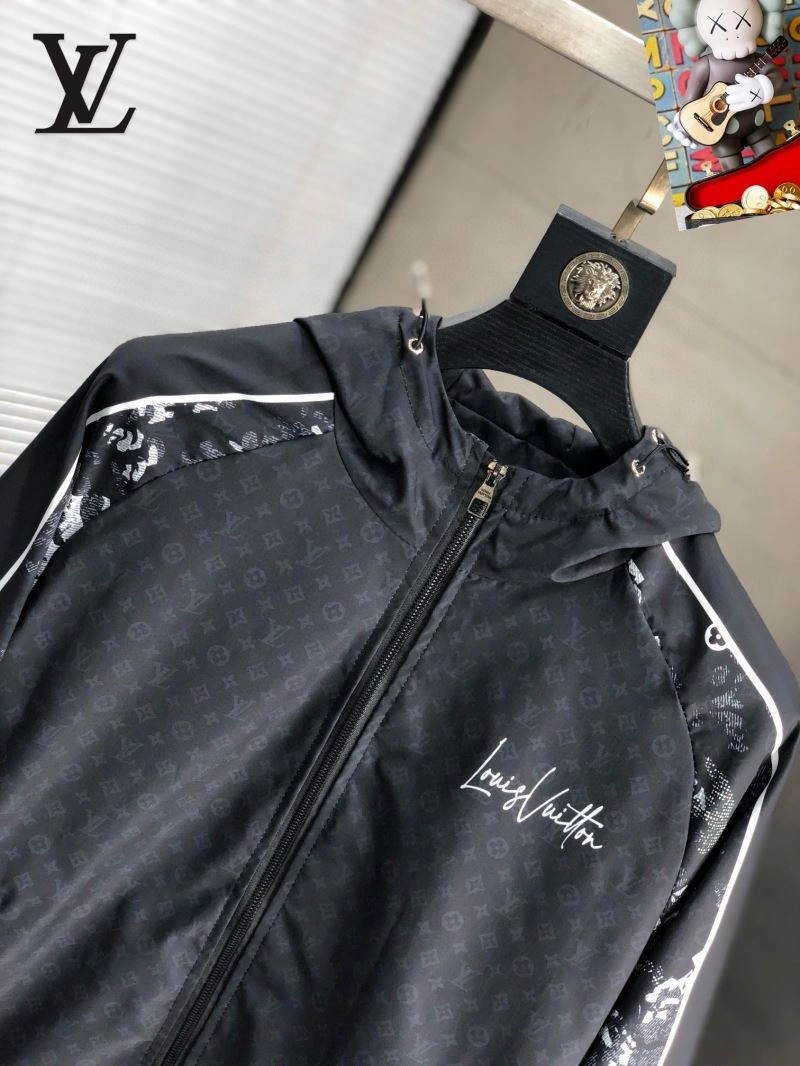 Louis Vuitton Outwear Sporty 132089