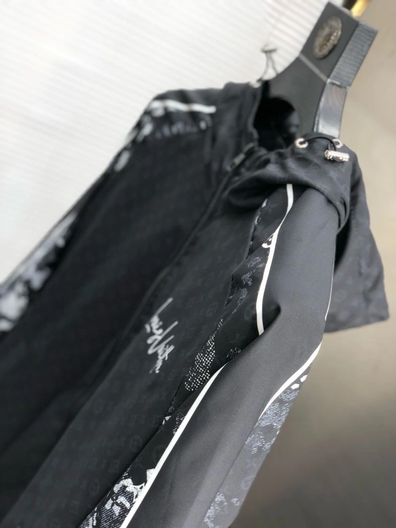 Louis Vuitton Outwear Sporty 132089