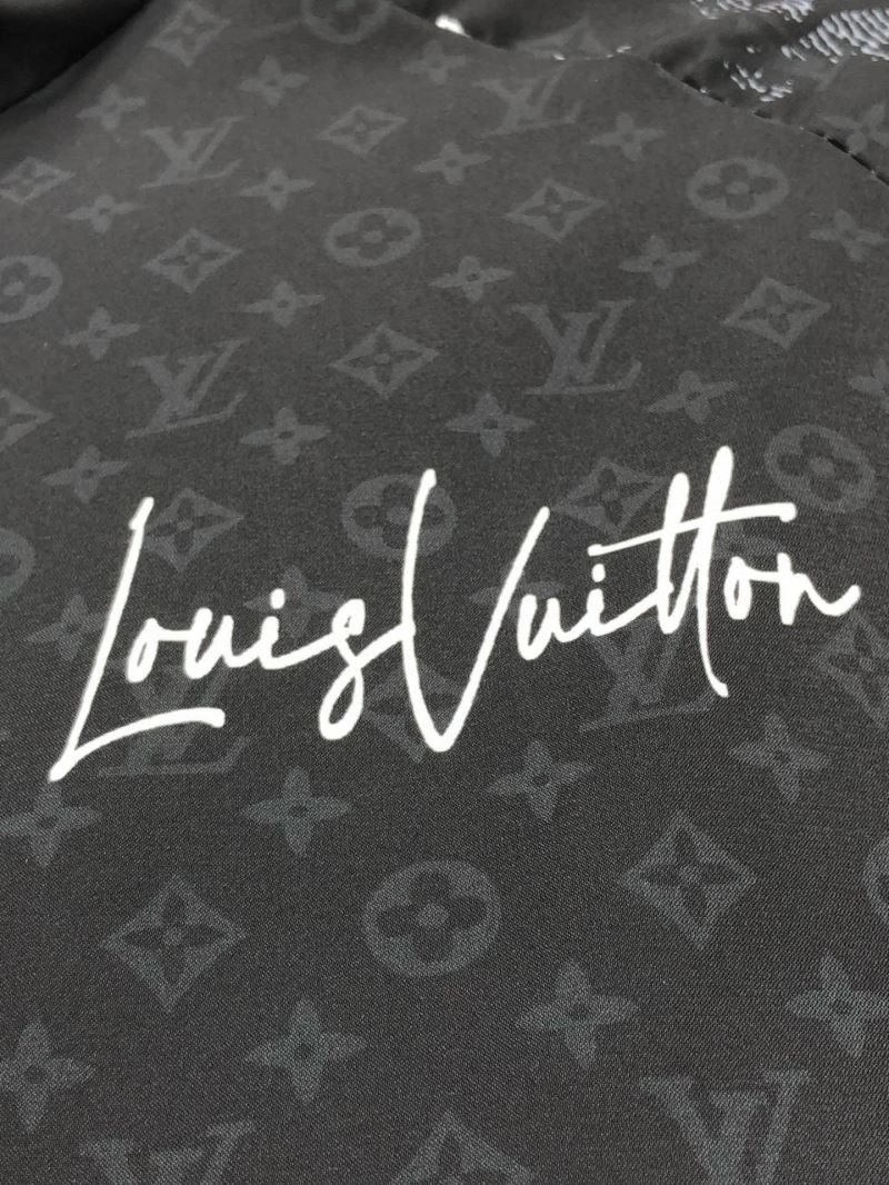 Louis Vuitton Outwear Sporty 132089