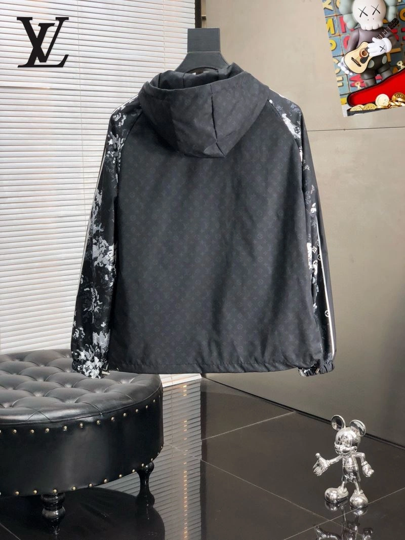 Louis Vuitton Outwear Sporty 132089