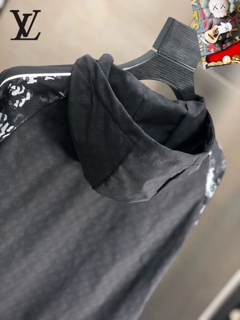 Louis Vuitton Outwear Sporty 132089