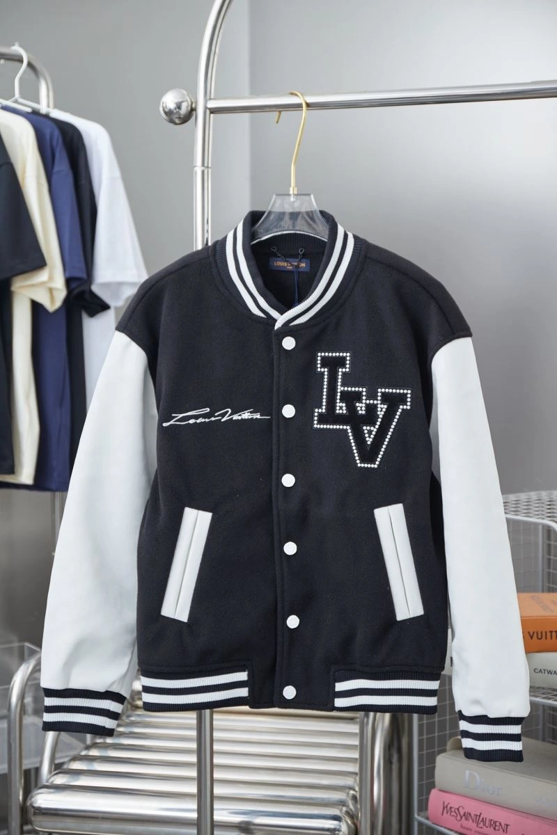 DailyWear Louis Vuitton Outwear 138671