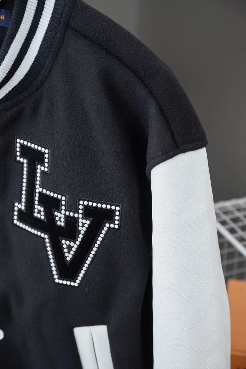 DailyWear Louis Vuitton Outwear 138671
