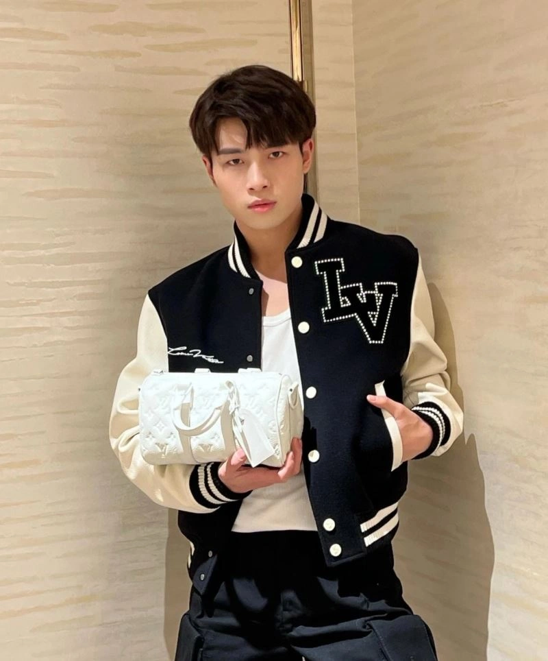 DailyWear Louis Vuitton Outwear 138671
