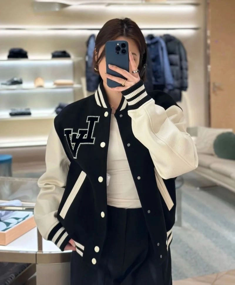 DailyWear Louis Vuitton Outwear 138671