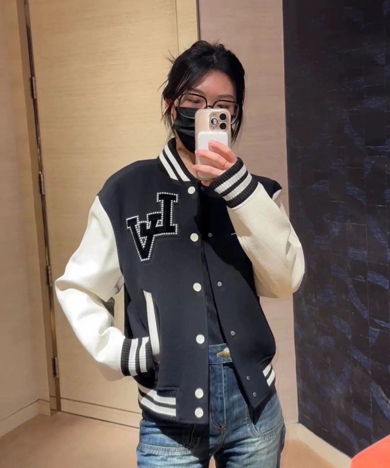 DailyWear Louis Vuitton Outwear 138671