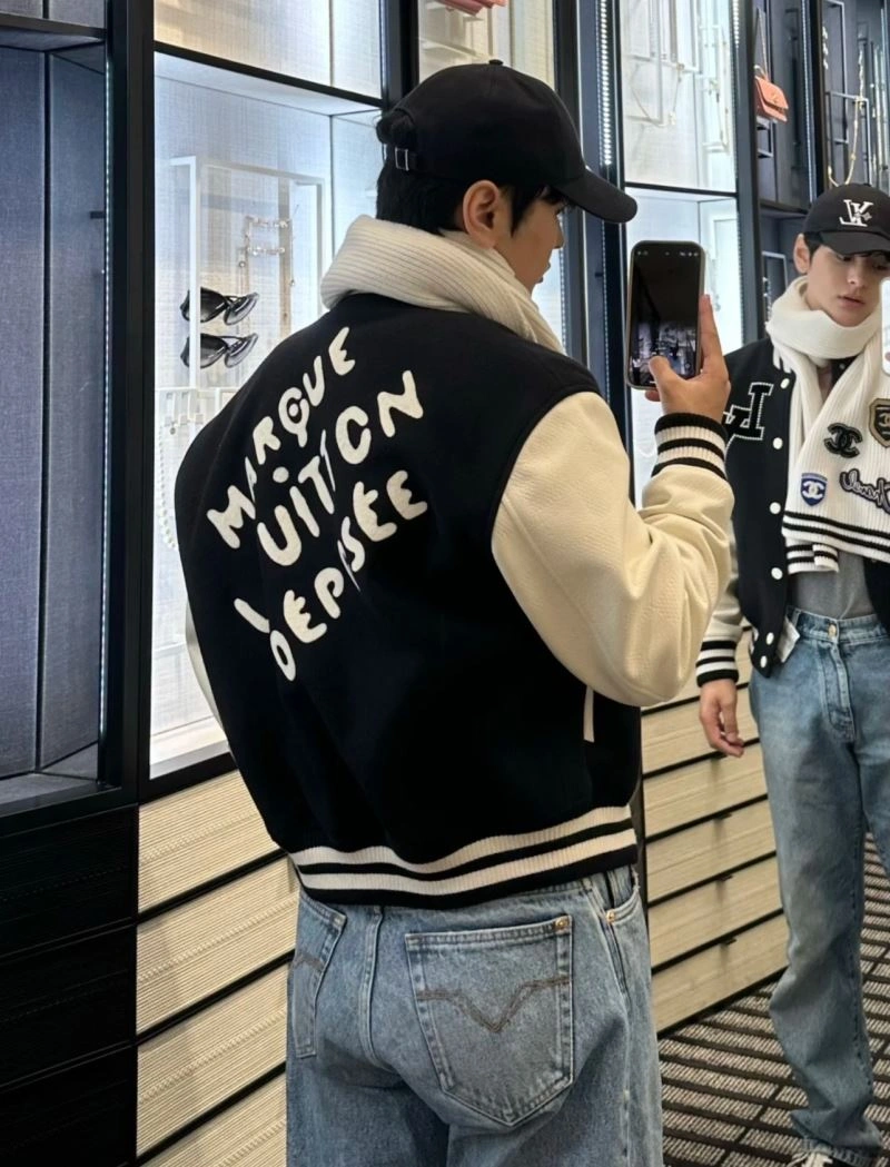 DailyWear Louis Vuitton Outwear 138671