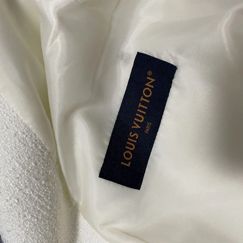 Louis Vuitton Outwear Sleek 138650