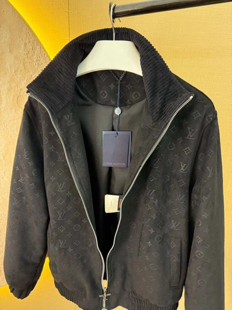 Louis Vuitton Outwear GoAnywhere 138670