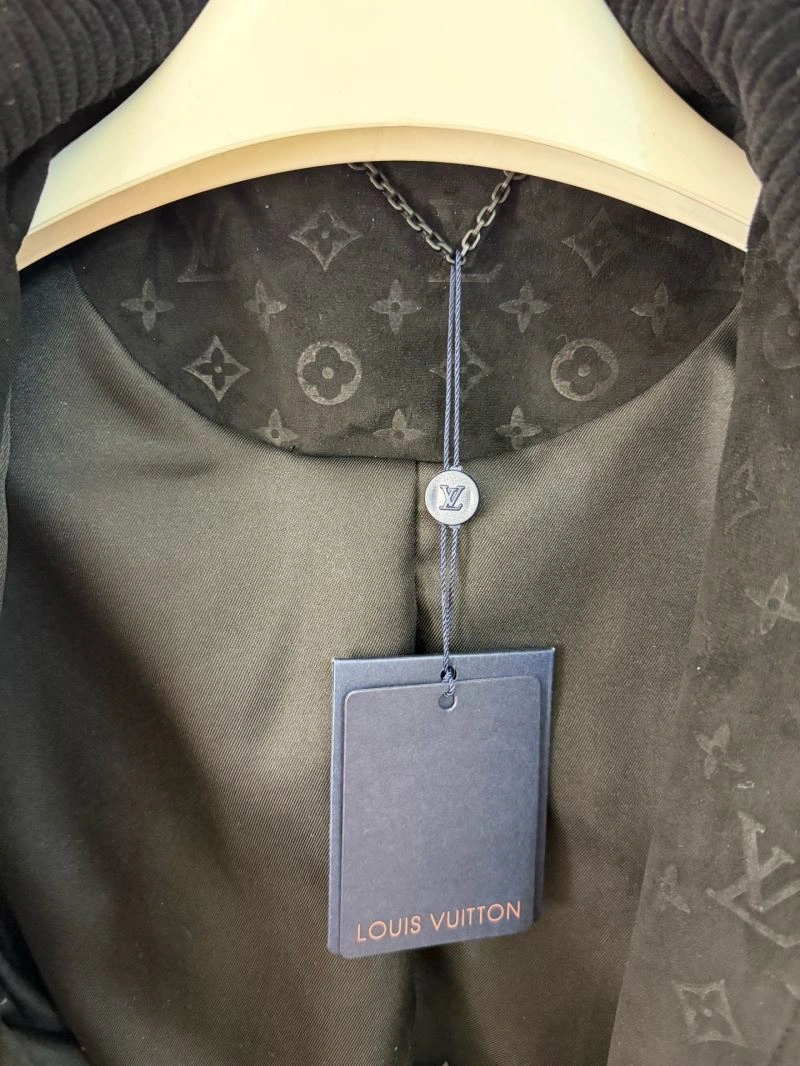 Louis Vuitton Outwear GoAnywhere 138670