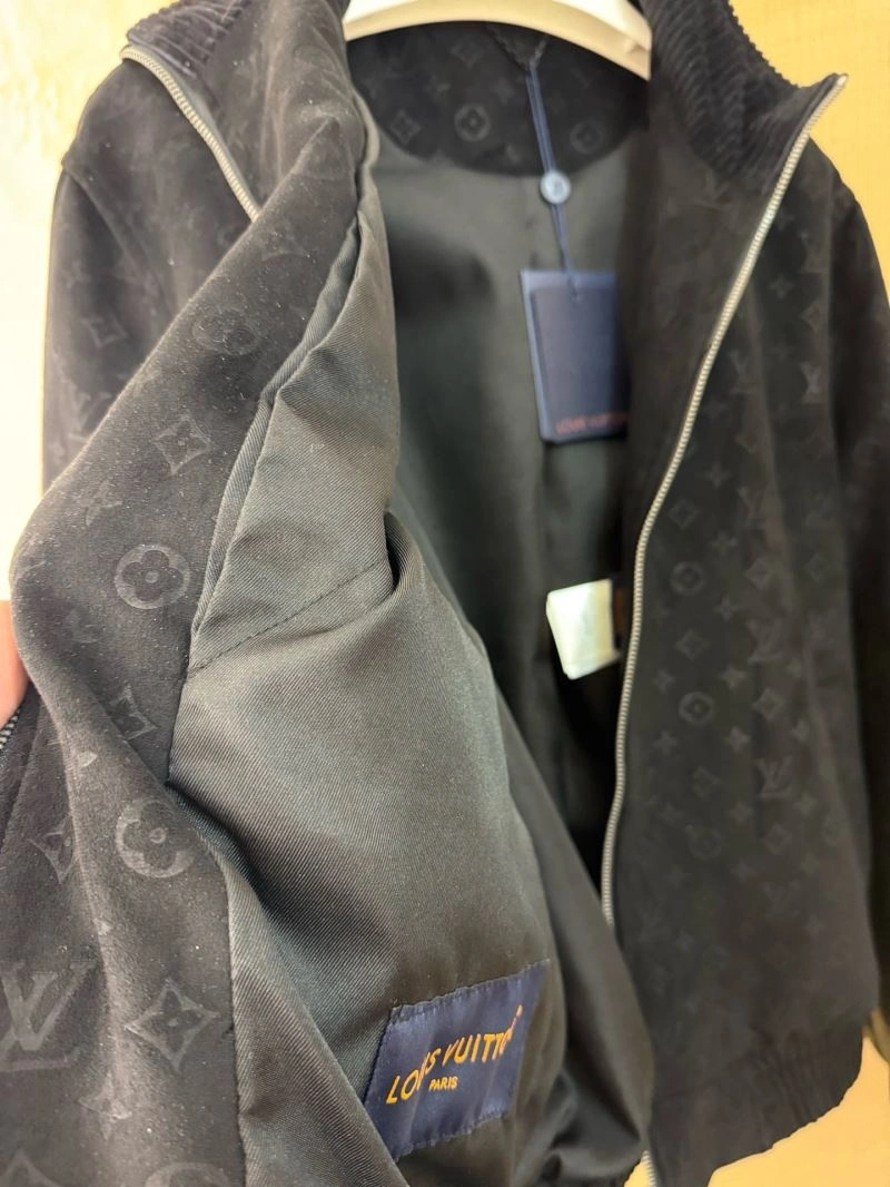 Louis Vuitton Outwear GoAnywhere 138670