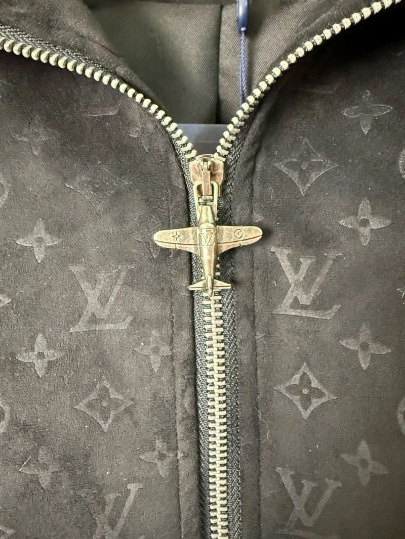 Louis Vuitton Outwear GoAnywhere 138670