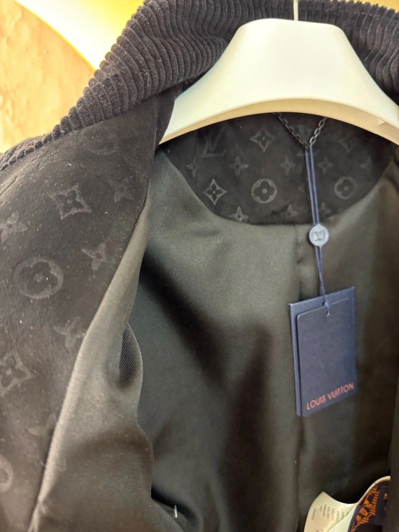 Louis Vuitton Outwear GoAnywhere 138670
