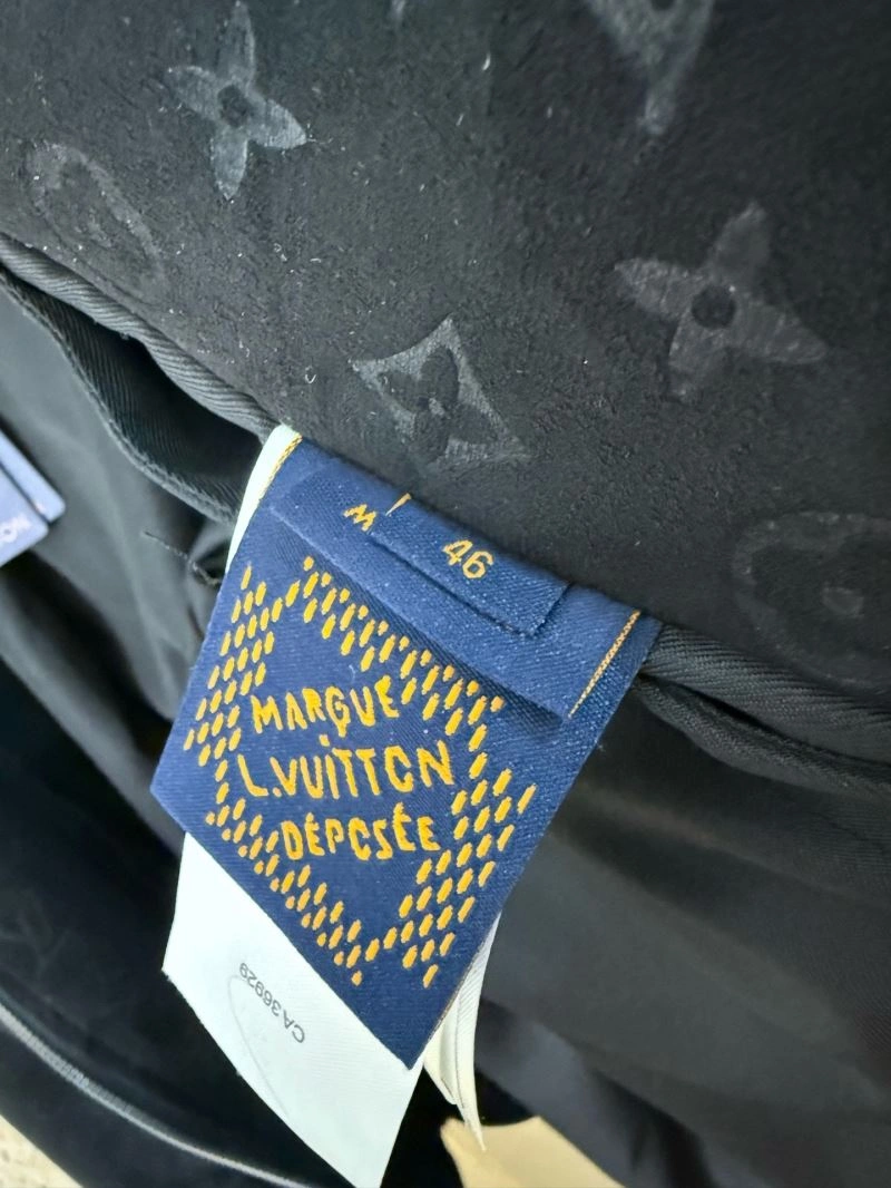 Louis Vuitton Outwear GoAnywhere 138670