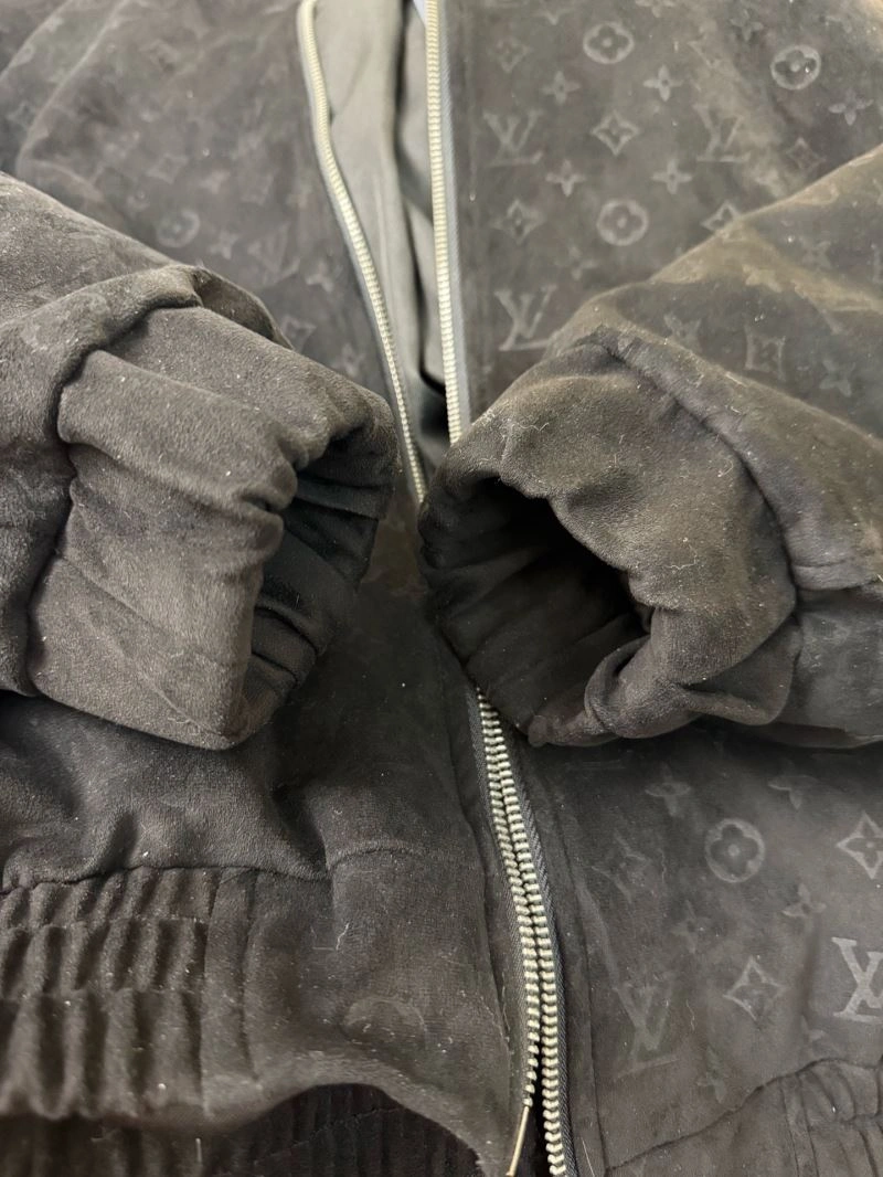 Louis Vuitton Outwear GoAnywhere 138670