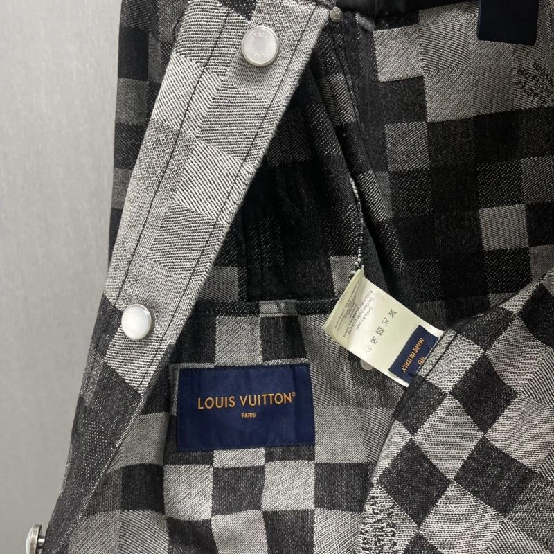 Stylish Louis Vuitton Outwear 138639