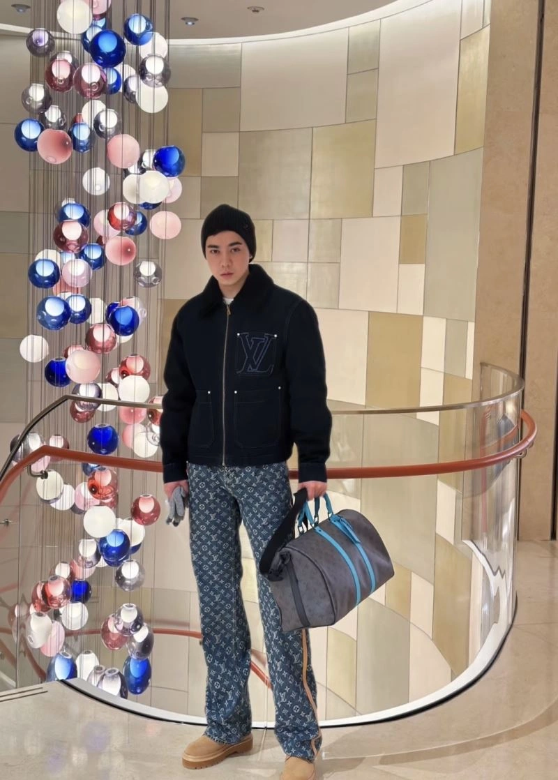 Louis Vuitton Outwear Lightweight 138625