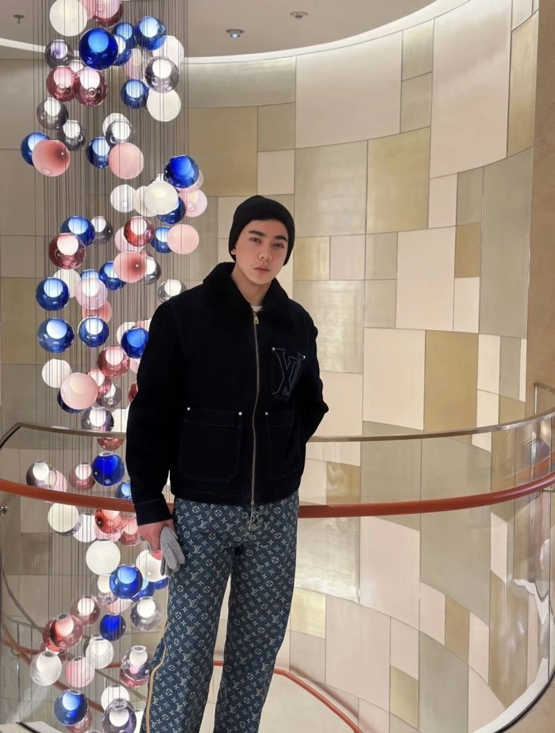 Louis Vuitton Outwear Lightweight 138625