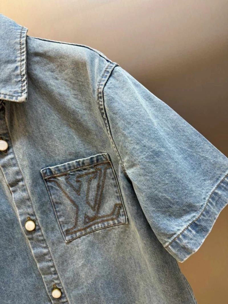Louis Vuitton Outwear Chic 138623