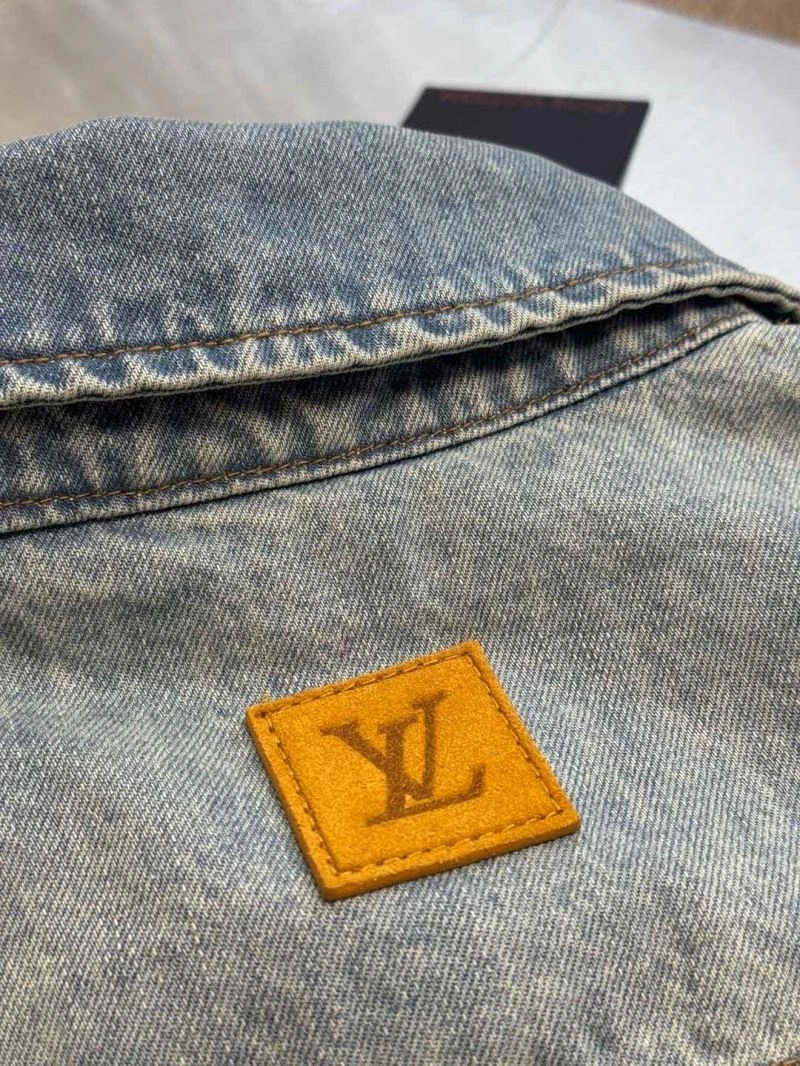 Louis Vuitton Outwear Chic 138623